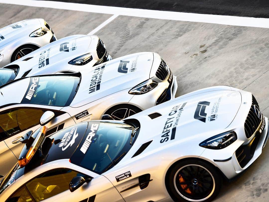 MERCEDES AMG PETRONASさんのインスタグラム写真 - (MERCEDES AMG PETRONASInstagram)「#SquadGoals 👊 @mercedesamg • #MercedesAMG #MercedesBenz #Mercedes #Benz #AMG #F1」3月29日 19時17分 - mercedesamgf1