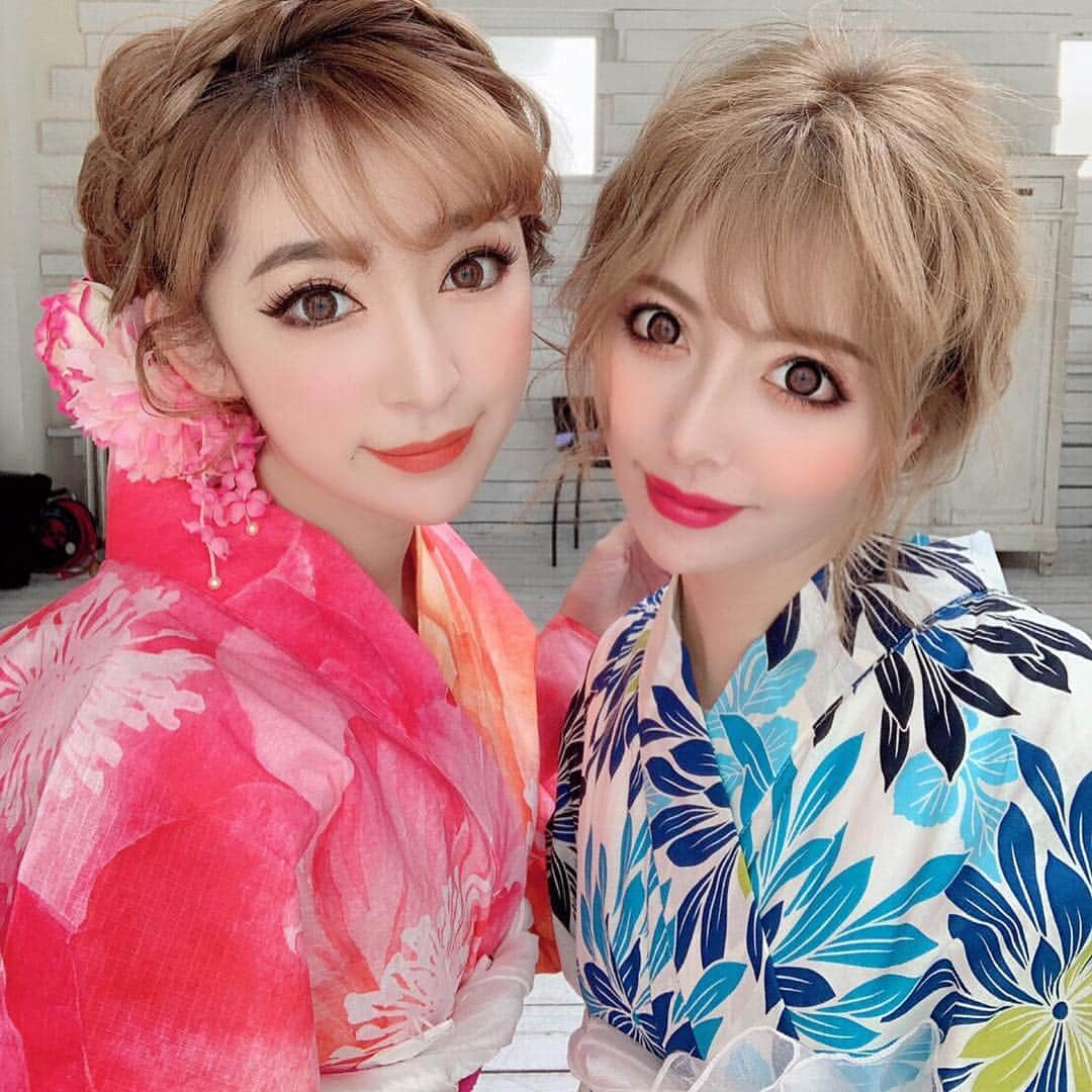 杉山佳那恵さんのインスタグラム写真 - (杉山佳那恵Instagram)「@dress_sugar 撮影💗 ・ 1日目は浴衣😋ゆんちゃん @yunkoro519 とおそろい浴衣で広告撮影✨✨✨ ・ ずっとソロリソロリして遊んでた💗笑 ・ 久しぶりちえ @yoshikawachie16 と2日日は、はなな @hanazawayurina にも会えてめっちゃ嬉しかったー😆💕 ・ ・ #sugar#浴衣#shooting #dress#撮影#楽しかった#hairstyle #makeup #king」3月29日 19時19分 - kanaxxy_0421