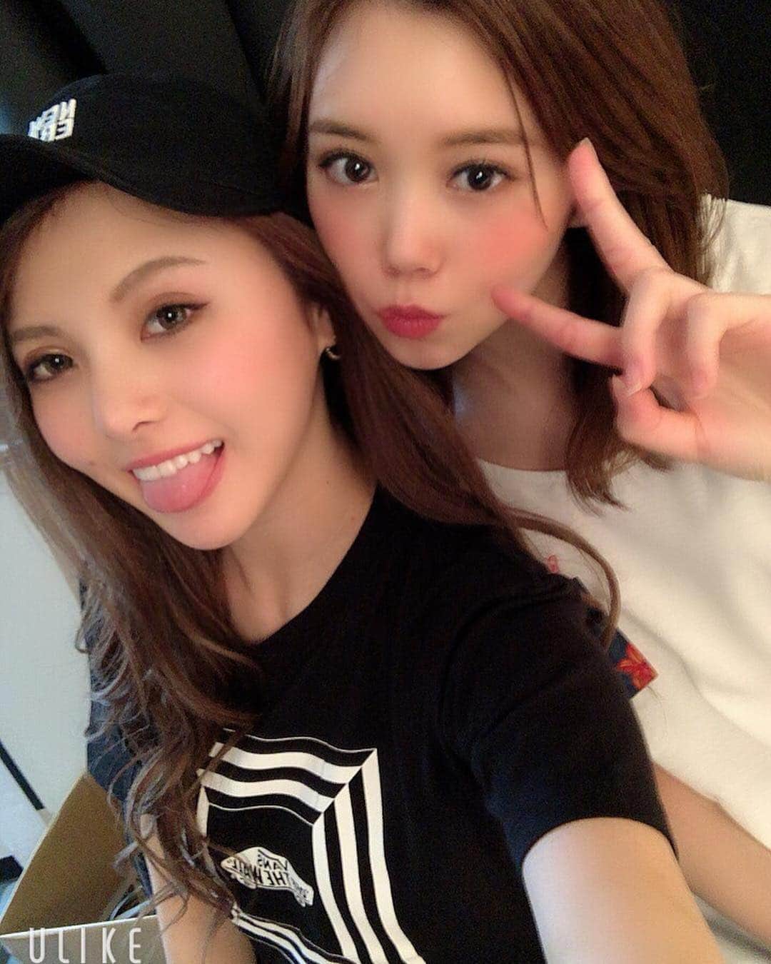 千田麻実のインスタグラム：「クレジットはスワイプ👯‍♀️→❤️ ⠀ #vans #roial #tee #shooting #photoshoot #street #style #fashion #ss #ムラサキスポーツ #ムラスポ #撮影」