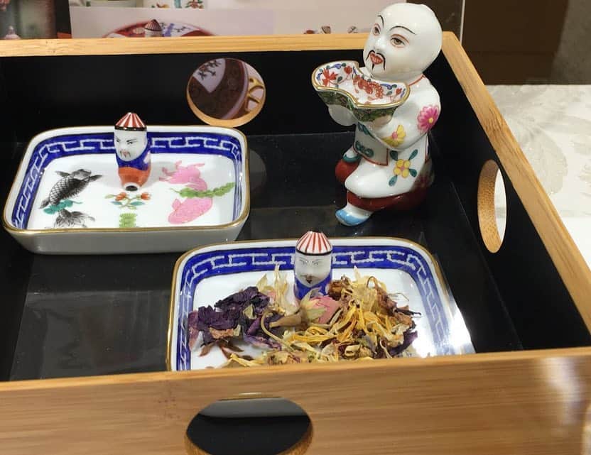 HEREND JAPANさんのインスタグラム写真 - (HEREND JAPANInstagram)「■阪急うめだ本店■  阪急うめだ本店　7階 ヘレンドショップでは4月9日（火）まで、「シノワズリで楽しむTEAパーティー」をテーマにしたテーブルを展開中です。 休日に家族や友人を招いて、ヘレンドの”シノワズリ”の器を使って、煎茶や台湾茶などの”TEA”でもてなす優雅な休日はいかがでしょうか。  お問合せ先：7階　ヘレンドショップ　 TEL：06-6313-0761（直通） ・ ・  #阪急うめだ本店 #阪急百貨店 #阪急百貨店うめだ本店 #ヘレンド #herend #シノワズリ #煎茶 #台湾茶 #ホームパーティー #器 #マンダリン #TEA #テーブルウェア #tableware」3月29日 19時30分 - herendjp