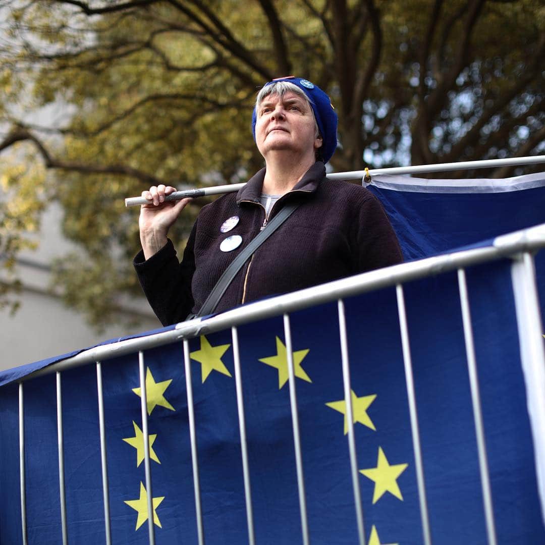 CNNさんのインスタグラム写真 - (CNNInstagram)「UK lawmakers rejected Theresa May’s Brexit deal for a third time on Friday, likely killing it off for good and plunging the country further into political uncertainty. The defeat of the withdrawal agreement by 344 votes to 286 came on the same day that Britain planned to leave the European Union. The rejection of May’s plan means there will likely be a lengthy delay to Brexit or Britain could crash out of Europe without a deal on the new deadline, April 12. (📸: Tolga Akmen/AFP/Getty Images, Leon Neal and Dan Kitwood/Getty Images)」3月29日 19時32分 - cnn