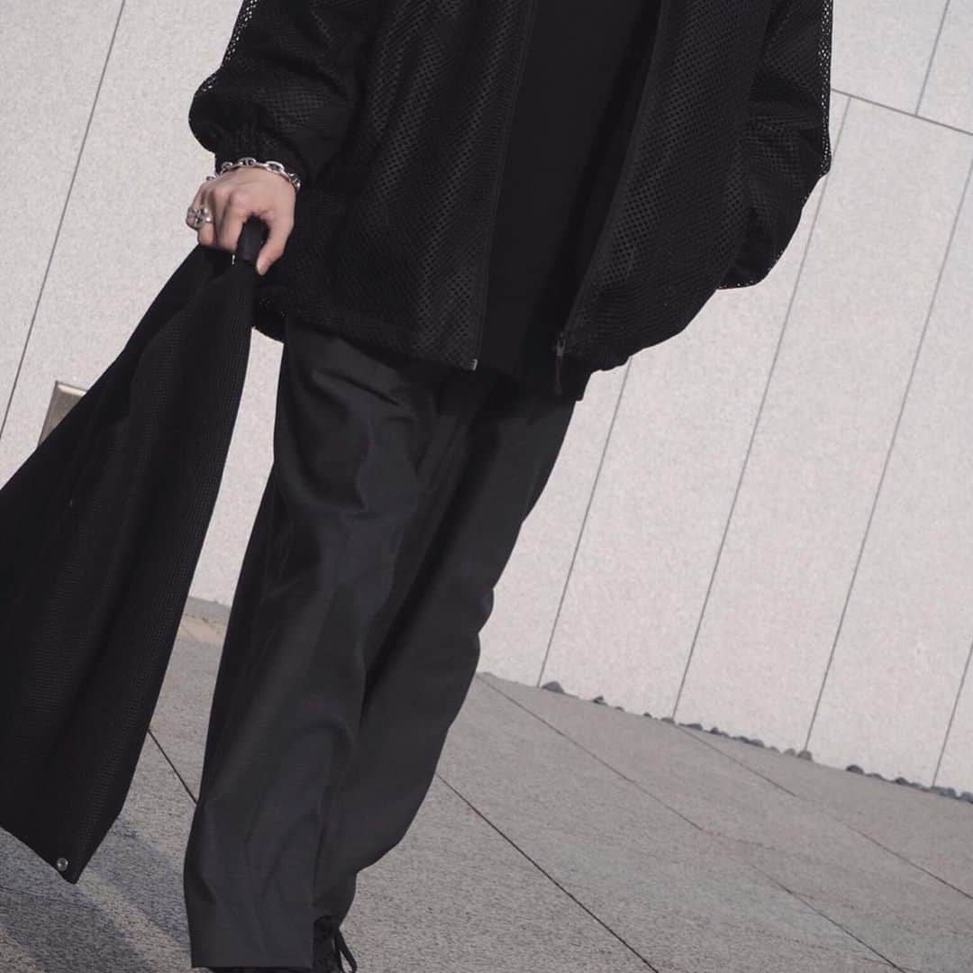 みっきーさんのインスタグラム写真 - (みっきーInstagram)「色使ってないんで 素材感重視で。  #marka #thereracs #mm6 #footstockoriginals #hermes #モノトーン #コーデ #葉山 #風ギャンギャンだった #miiiiickystyle #上質code」3月29日 19時39分 - miiiiicky_12
