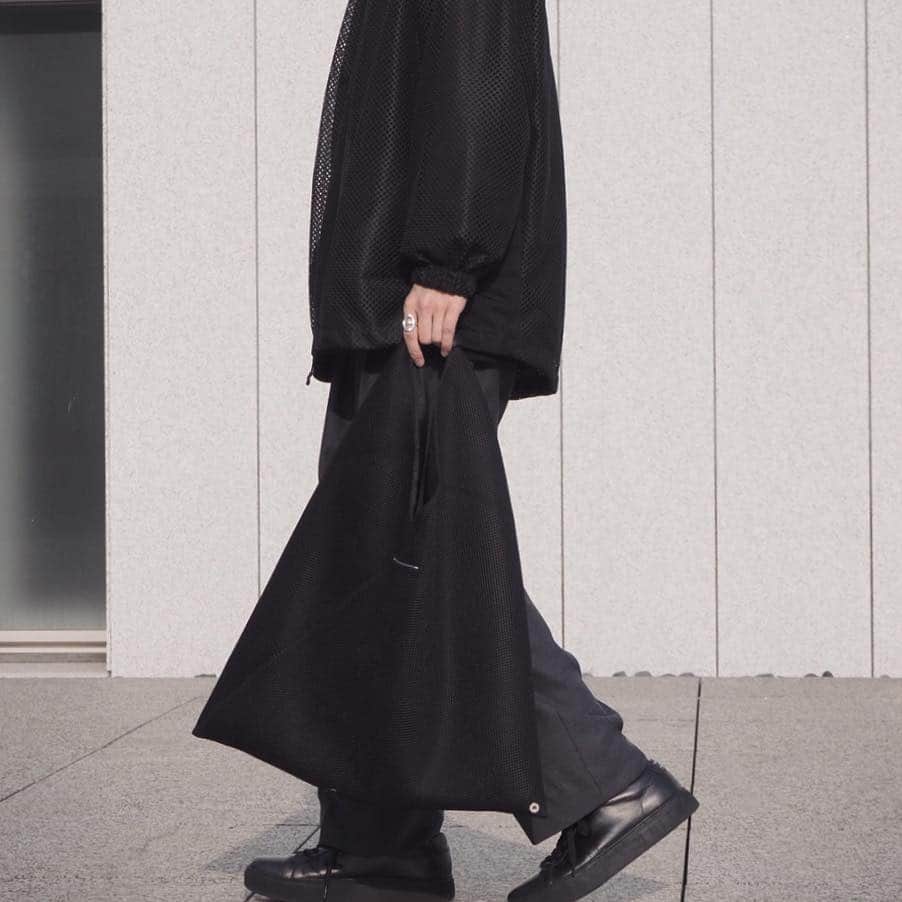 みっきーさんのインスタグラム写真 - (みっきーInstagram)「色使ってないんで 素材感重視で。  #marka #thereracs #mm6 #footstockoriginals #hermes #モノトーン #コーデ #葉山 #風ギャンギャンだった #miiiiickystyle #上質code」3月29日 19時39分 - miiiiicky_12
