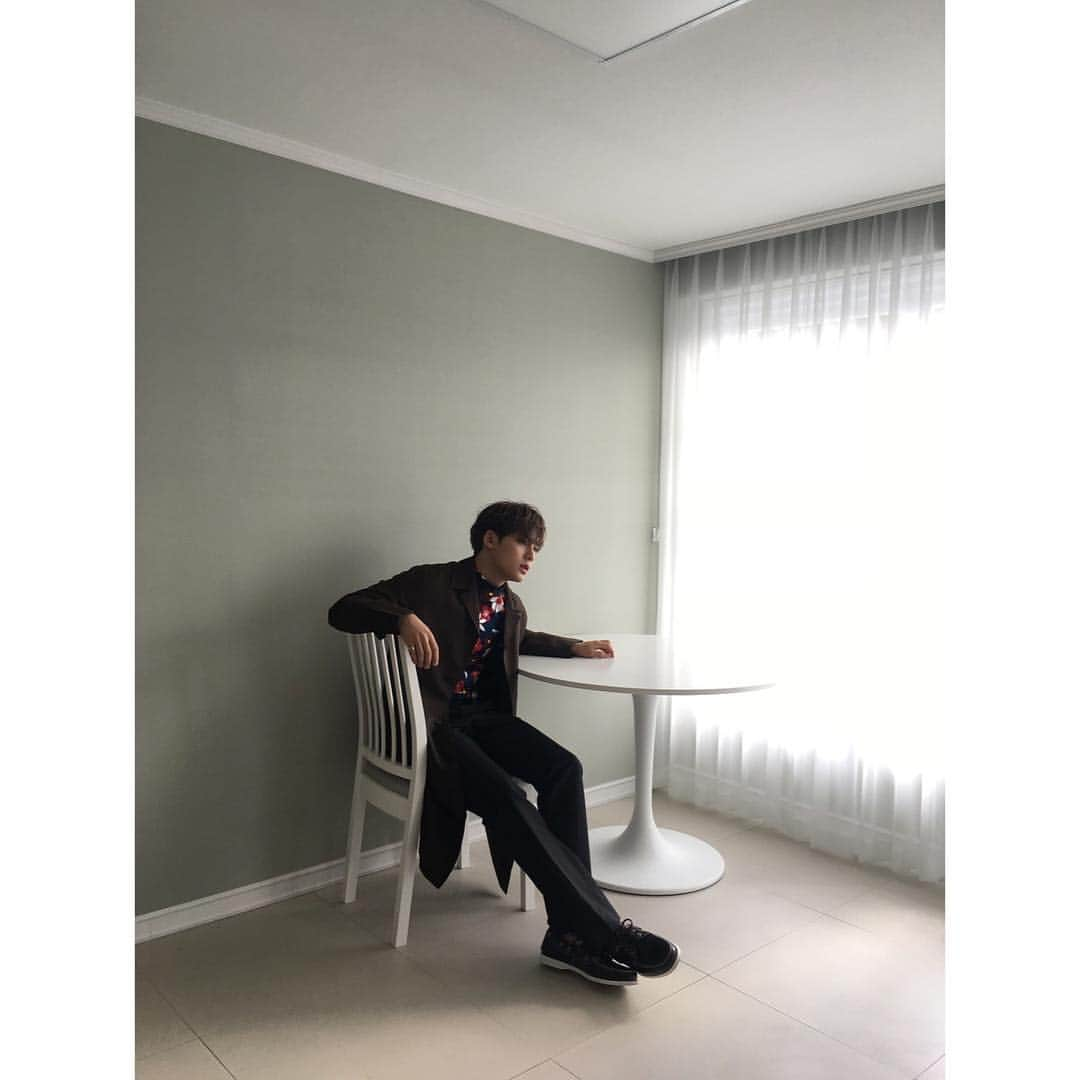 SEVENTEENさんのインスタグラム写真 - (SEVENTEENInstagram)「[17'S 민규] #로피시엘 #옴므 📷🖤」3月29日 19時40分 - saythename_17