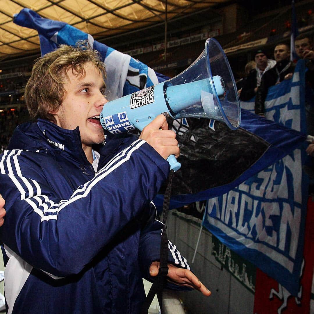 シャルケ04さんのインスタグラム写真 - (シャルケ04Instagram)「🇫🇮 He‘s not finished, he‘s only 2️⃣9️⃣! Happy birthday to our former striker, Teemu Pukki! 🎉 . . #Schalke #S04 #Pukki #BirthdayBoy #Knappen #Football #Soccer #WirLebenDich #🔵⚪️」3月29日 19時41分 - s04