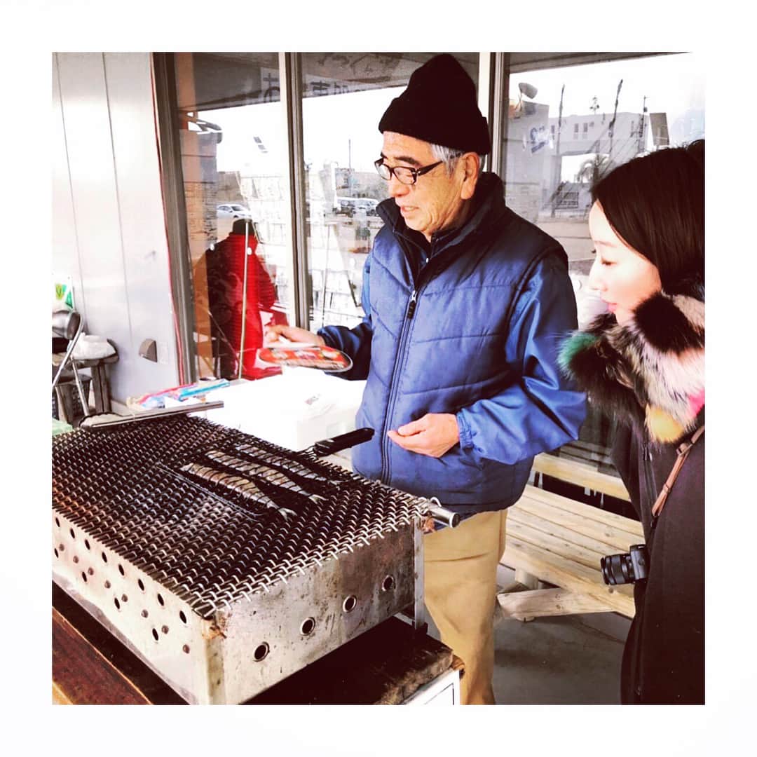 たむらぱんさんのインスタグラム写真 - (たむらぱんInstagram)「うろこフェンスから春見て思い出したのは、 秋刀魚百円。その味プライスレス🤤 #桜 #秋刀魚 #tamuracamera」3月29日 19時53分 - _tamurapan_