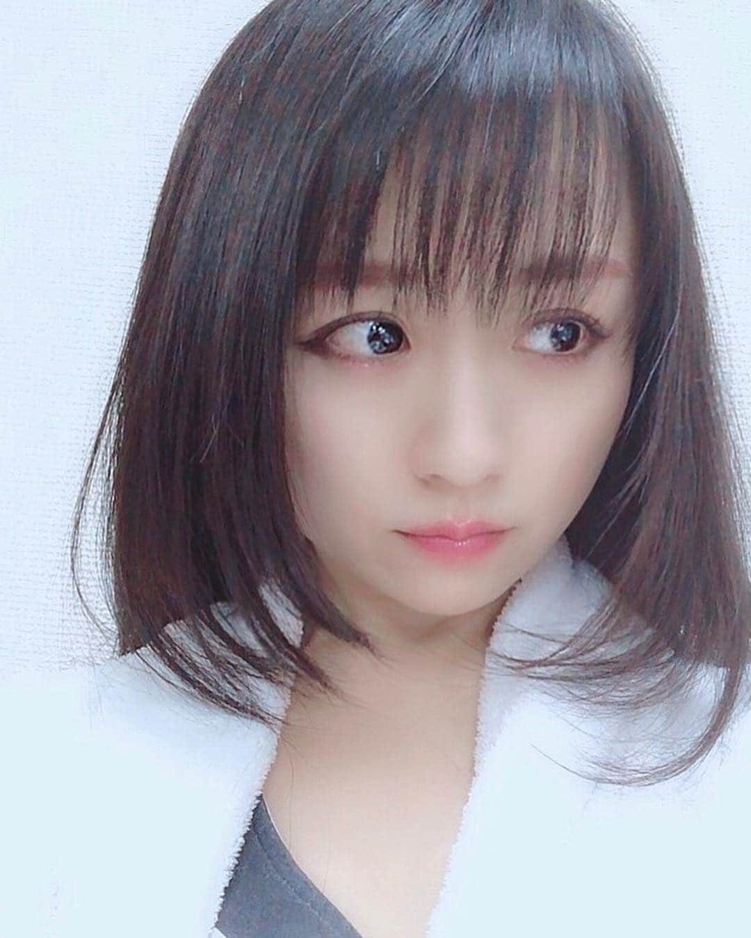 久保亜沙香さんのインスタグラム写真 - (久保亜沙香Instagram)「‪今日も #アイスGB 完結編、詰め稽古🍦ステージ実寸での長丁場 #お稽古 ですよ🍓‬ ‪まあまあ #髪切った けども、誰っにも気付かれない！！笑。‬ ‪PART１もPART2もだけど、ギボさんhairを作る為にこうやって斬るのである✂︎‬ ‪舞台【ICE CREAM GOOD BYE -完結篇-】‬ ‪4月3日(水)〜7日(日)‬ ‪https://t.co/JJFRu11ujn ‬  #久保亜沙香 #久保 #亜沙香 #asaka #kubo #follow #photo #actress #singer #japanese #japanesegirl #japan #舞台 #舞台女優 #役者 #声優 #歌手 #ライブ #撮影 #写真 #カメラ #フォロー #日本人 #photobook #平成最後 #セルフィー #selfie」3月29日 19時55分 - asaka_kubo