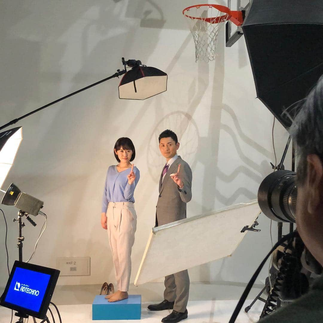 加藤愛さんのインスタグラム写真 - (加藤愛Instagram)「. 新番組のポスターが完成しました。 #石川さん#livenewsit  撮影の様子を少しだけ☺️ こんな感じで楽しく撮影しましたよ！ 出演者は変わりませんので、 引き続きよろしくお願い致します✨ #身長差があるので #裏技を使いました . 🍛カレーの写真は、、 #金沢#大徳地区  #カレー#ナン#マハク #バターチキンをチョイス #次回もお楽しみに」3月29日 19時59分 - kitkatoai