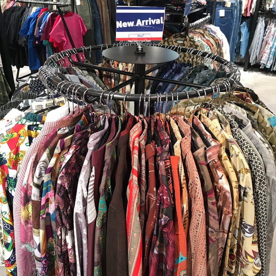 原宿シカゴさんのインスタグラム写真 - (原宿シカゴInstagram)「#原宿シカゴ原宿店 . 人気オススメアイテムのご紹介です👀🔥 . ☆柄シャツ¥3,132~ 1枚サラッと着るだけで個性の出るオシャレ定番アイテムです🤩 . ☆スイングトップ¥1,080~ 春とはいえまだ肌寒い❗️大きいサイズで可愛いシルエットが作れるアウターです🙆‍♀️ . ☆チェックスーツパンツ¥4,212~ 今季も大人気です🔥 40〜50点程お出ししています👍👍 . ☆ポロシャツ¥1,080~ シンプルで何にでも合わせられるアイテムです🌈 Ralph Laurenもございます✨ . ↓《原宿店アクセス》 東京都渋谷区神宮前6-31-15 マンション31 A2F tel 03-6427-5505 .  #柄シャツ#スイングトップ#チェックパンツ#ポロシャツ #patterndshirt#swingtop#checkpants#poloshirt #表参道#原宿シカゴ #古着屋#古着#古着屋巡り#古着屋さん #古着女子#古着男子#原宿#下北沢 #吉祥寺#京都#ビンテージ#ファッション #harajukuchicago#usedclothing#vintage #harajuku#fashion#coordinate」3月29日 20時00分 - harajukuchicago_official