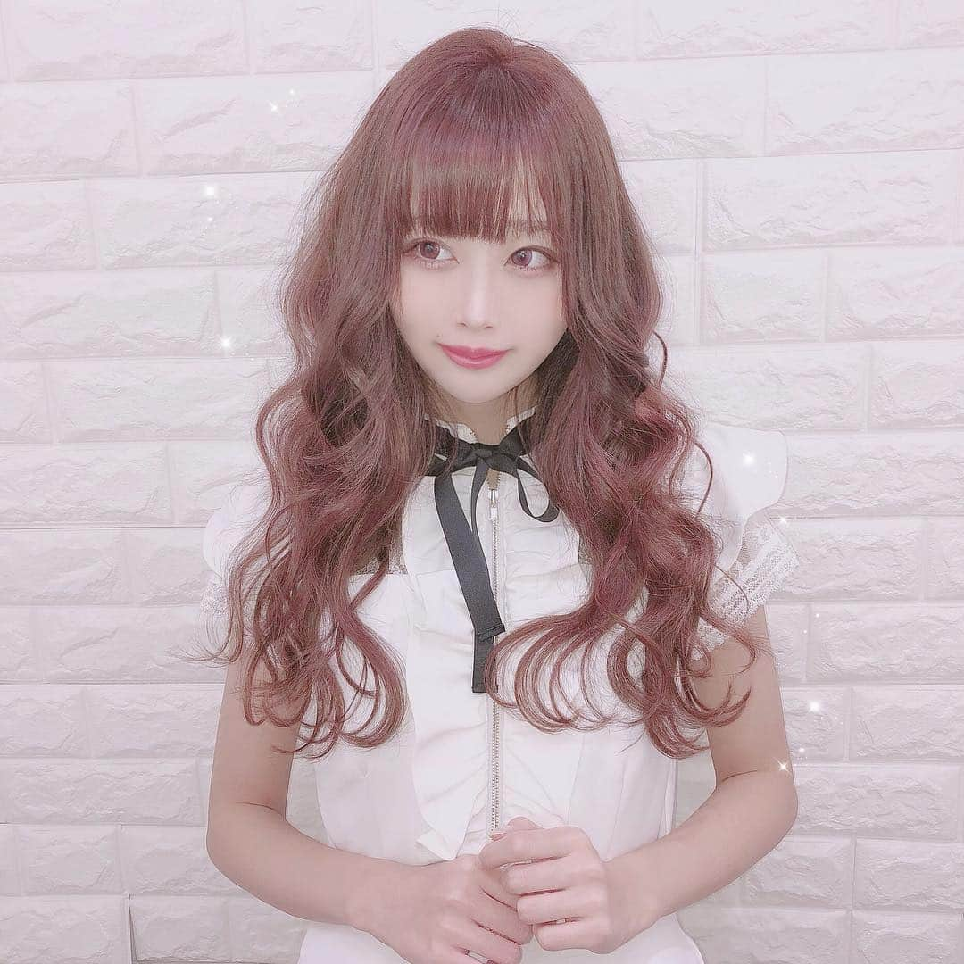 さきぼんさんのインスタグラム写真 - (さきぼんInstagram)「しんごさん ( @s4n5go_fi_ne )にプルエクステ(@pullexte_official )つけてかえてもらってピンクに染めてもらいました♪💓 ダイヤモンド毛質90本！ 技術力ももちろん原宿でアクセスも抜群です( ˃̶͈ ᴗ ˂̶͈ )♡ . onepiece @emiriawiz_official . . . #エクステ #プルエクステ #原宿 #ピンクカラー #ピンク髪 #emiriawiz #エミリアウィズ #愛沢えみり #さきぼんヘアー」3月29日 20時07分 - sakibon69