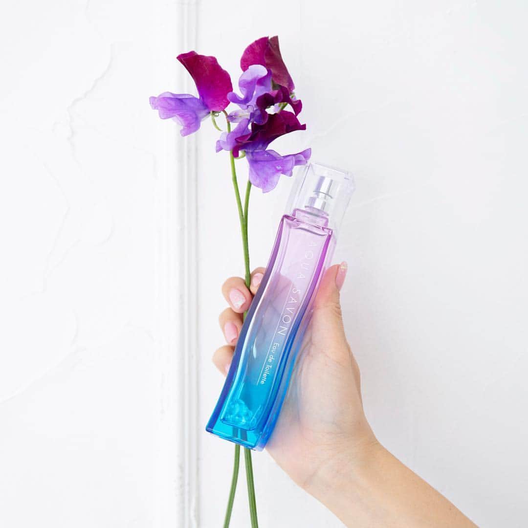AQUASAVONさんのインスタグラム写真 - (AQUASAVONInstagram)「. ドン・キホーテ限定発売💕 「きらめくモーニングフレッシュの香り」 . 新しい一日のはじまりに思わず深呼吸をしたくなる きらめく花々とシャボンのフレッシュな香りのオードトワレです💐✨ . 紫と青色のボトルもかわいい限定商品です😉💕 . #AQUASAVON #アクアシャボン #シャボンな毎日 #いい香り #いい匂い #愛される香り #プチプラコスメ #香りのある暮らし #清潔感 #今日のコスメ #女子力向上委員会 #癒しの時間 #リラックスタイム #気持ち安らぐ #cosmetics #ドラッグコスメ #シトラス #ドンキホーテ限定  #限定 #限定発売 #きらめくモーニングフレッシュの香り #シャボンの香り #石鹸の香り #せっけんの香り #石けんの香り」3月29日 20時07分 - aquasavon.official