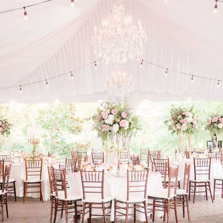 HappyWedding.Lifeさんのインスタグラム写真 - (HappyWedding.LifeInstagram)「ไอเดียจัดงานแต่งงาน คลีนๆ . . Get more inspiration 🔽 https://happywedding.life/th/wedding-deco 🔍 ไอเดียจัดงานแต่ง . . #backdrop #weddingmemories #weddingplanning #weddingthailand #happywedding #happyweddinglife #bride #engaged #engagement #wedding #weddings #weddingideas #weddinginspiration #weddingflowers #weddingday #realwedding #love #bridal #Decoration #weddingdecorations #happyweddingth #ไอเดียงานแต่งงาน #ไอเดียตกแต่งงานแต่ง #จัดงานแต่งงาน #ตกแต่งงานแต่งราคาถูก #ตกแต่งสถานที่ . . nice idea via >> @modwedding」3月29日 20時29分 - happywedding.life
