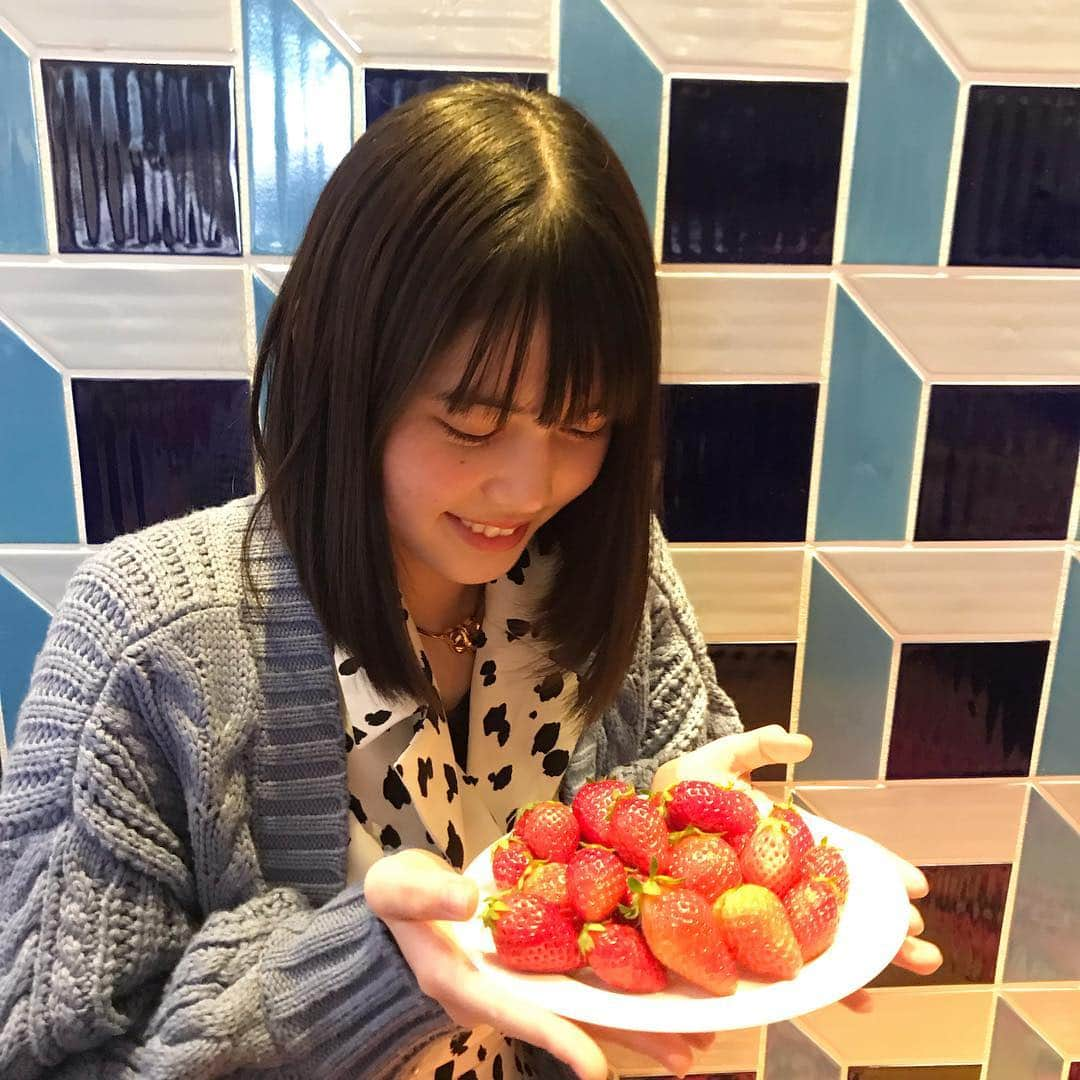 松岡花佳さんのインスタグラム写真 - (松岡花佳Instagram)「苺ビュッフェ行ってきたあ〜 美味しかった〜🍓」3月29日 20時28分 - hanakamatsuoka