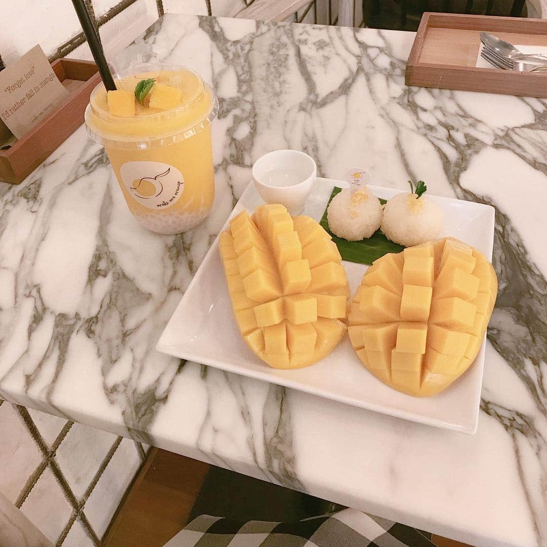 Yukiさんのインスタグラム写真 - (YukiInstagram)「🍴 ㅤㅤㅤㅤㅤㅤㅤㅤㅤㅤㅤㅤㅤ 新鮮なマンゴー🥭と ココナッツミルクで炊いた餅米 🥥 めちゃくちゃ好きな組み合わせだった 👌🏻 また食べたいなぁ〜 🤤💗 ㅤㅤㅤㅤㅤㅤㅤㅤㅤㅤㅤㅤㅤ #Thailand #Bangkok #trip #travel #タイ #バンコク #ゆき旅メモ #マンゴー #マンゴーラッシー #バンコク旅行 #バンコクカフェ」3月29日 20時24分 - yukii061