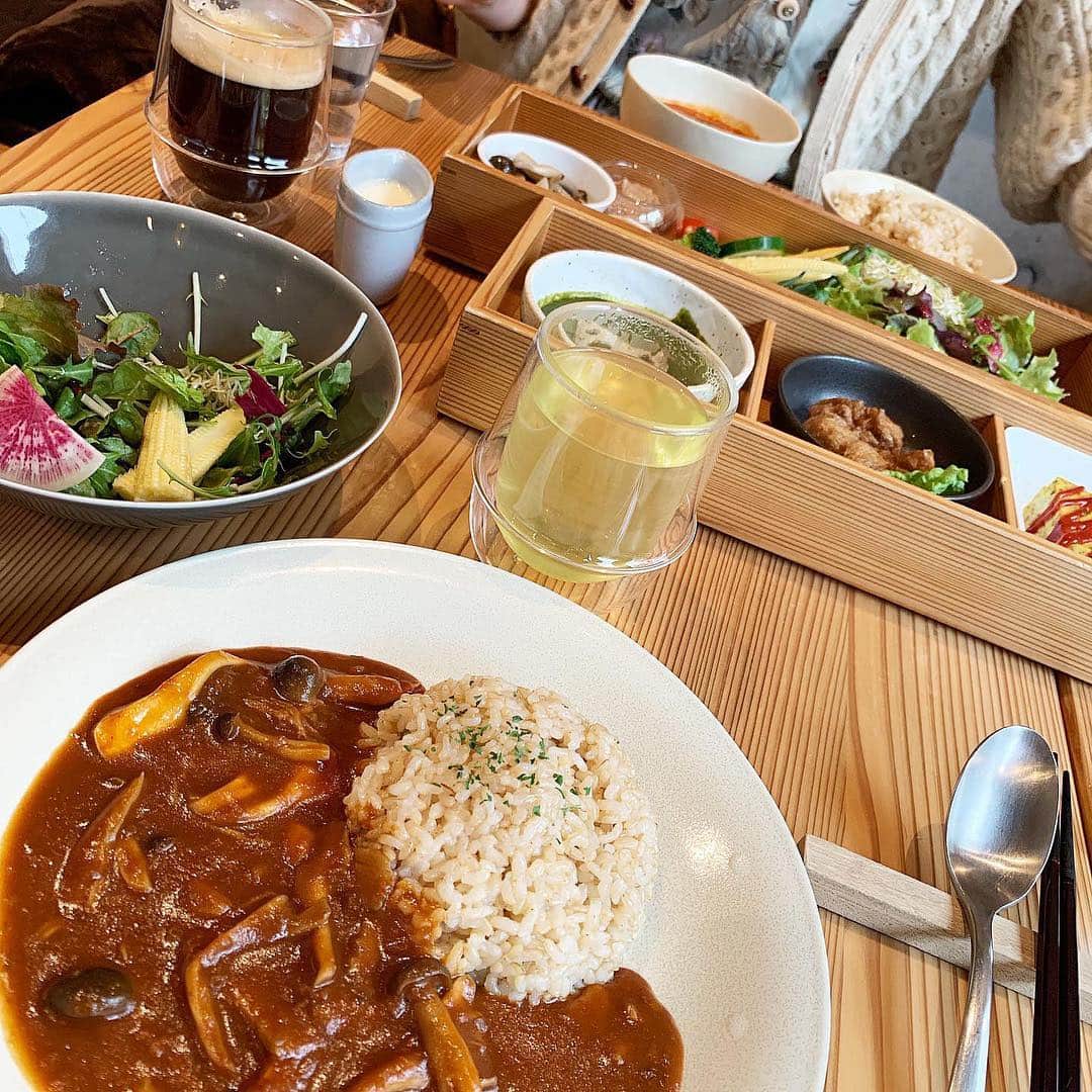 石井亜美さんのインスタグラム写真 - (石井亜美Instagram)「🍃 . 銀座でVegan lunch🦋🦋 玄米が食べられるお店は無条件好き！ @ainsoph_jp . ここの豆乳プリンも絶品なのだよ🍮 #あみのカフェ巡り . . #lunch #ginza #vegan #ainsoph #healthy #food」3月29日 20時32分 - ami_ishii_