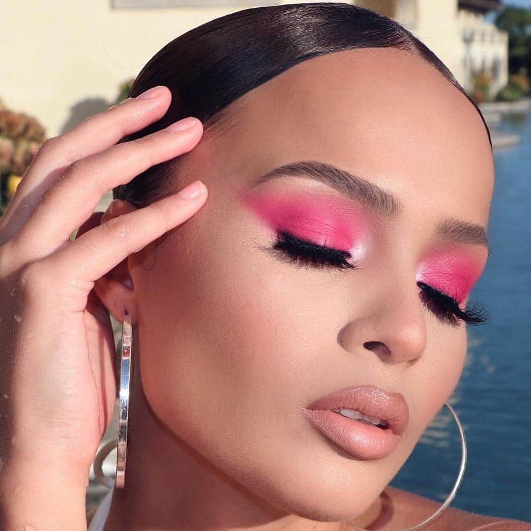 ULTA Beautyさんのインスタグラム写真 - (ULTA BeautyInstagram)「Think pink AND glossy 💖 Two of the top spring trends to try. Which are you most excited about? #ultabeauty」3月30日 7時31分 - ultabeauty