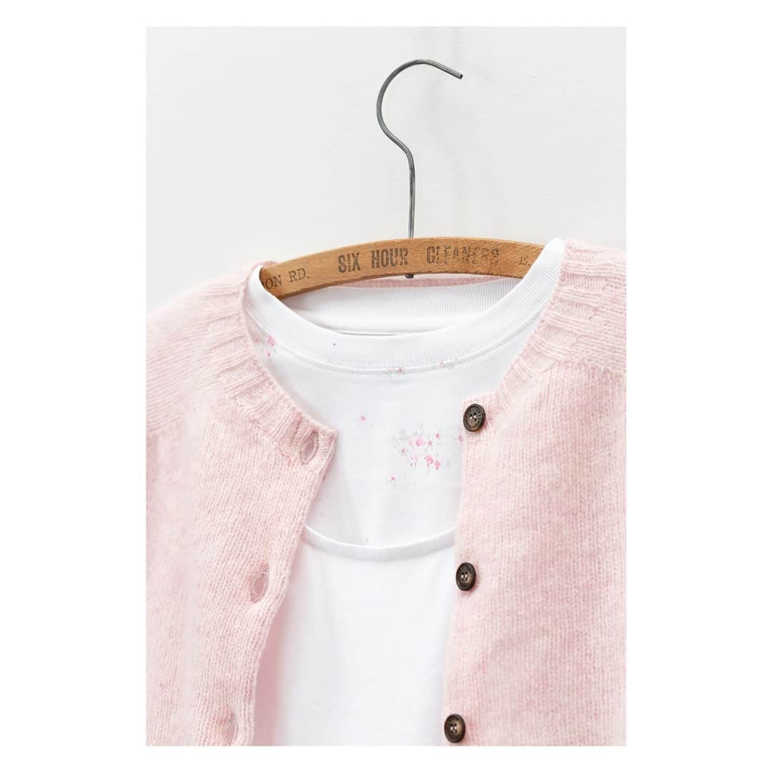 キャベジズ&ローゼズのインスタグラム：「Impeccable Character 💕 Snuggle into our Scottish knits and organic cotton jersey #ecoclothing #sustainableclothing #cardigan #cardiganlovers #madeinscotland #sweather #pinksweater #cabbagesandrosesfashion #cabbagesandroses #greenfashion @christina_strutt @cabbagesandroses_shop」