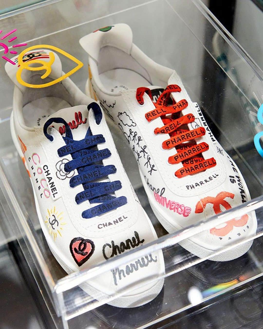 HYPEBEASTさんのインスタグラム写真 - (HYPEBEASTInstagram)「@hypebeaststyle: Our @hypebeastkr team got a closer look at the upcoming @pharrell x @chanelofficial collection during yesterday’s launch event in Seoul, Korea. Swipe for a look at some of the items releasing at Chanel stores on April 4. Photos: @hypebeastkr」3月30日 6時24分 - hypebeast