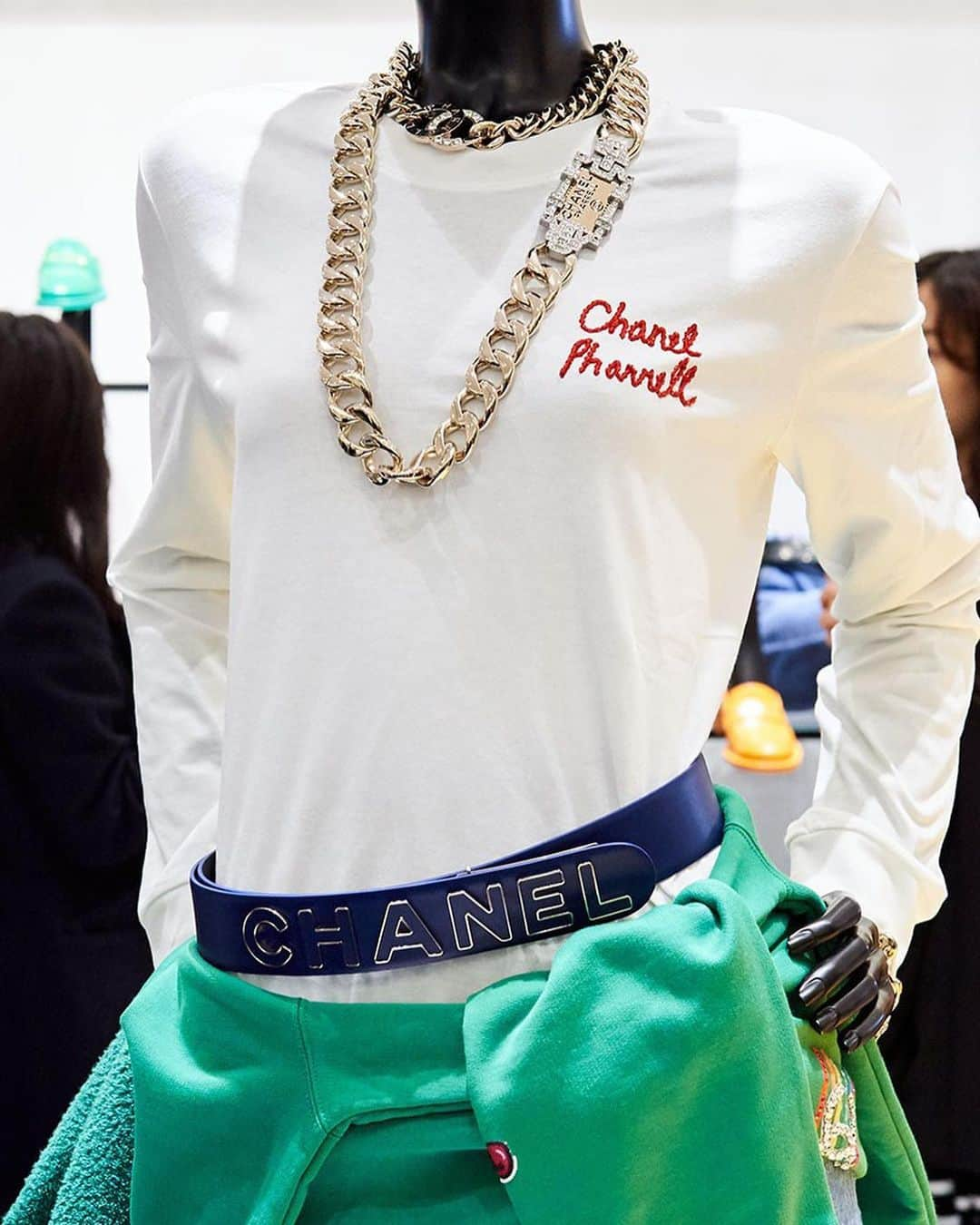 HYPEBEASTさんのインスタグラム写真 - (HYPEBEASTInstagram)「@hypebeaststyle: Our @hypebeastkr team got a closer look at the upcoming @pharrell x @chanelofficial collection during yesterday’s launch event in Seoul, Korea. Swipe for a look at some of the items releasing at Chanel stores on April 4. Photos: @hypebeastkr」3月30日 6時24分 - hypebeast