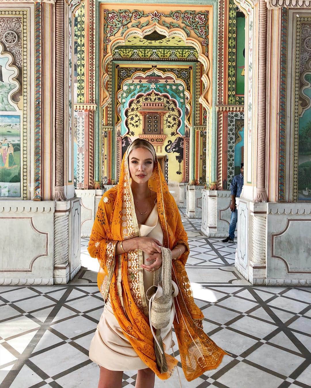 レオニー・ハンネさんのインスタグラム写真 - (レオニー・ハンネInstagram)「Colors of Jaipur. 🧡💛💚 Anzeige/Ad @theofficialpandora #PANDORAGarden #India #Jaipur」3月30日 6時32分 - leoniehanne