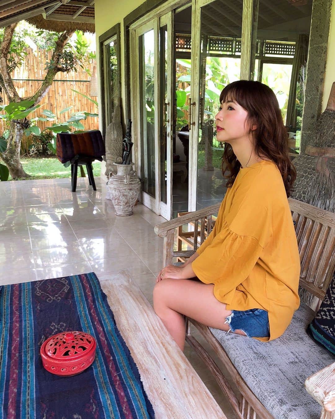 のインスタグラム：「🌴♡ 人生 初!!!✨✨ バリ島にやってきたよー😆︎💕︎ 泊まったvillaが素敵すぎて、 すでにテンション上がってます😂笑 楽しむぞーっ(๑˃́ꇴ˂̀๑)🍉🍍🍌🍈 ＊ #bali #baliindonesia #balitrip #balitravel #genic_bali #villa #villadamaiubudvali #ubud #ubudbali  #バリ #バリ島 #バリ島旅行 #ウブド #海外旅行 #阪本智子」