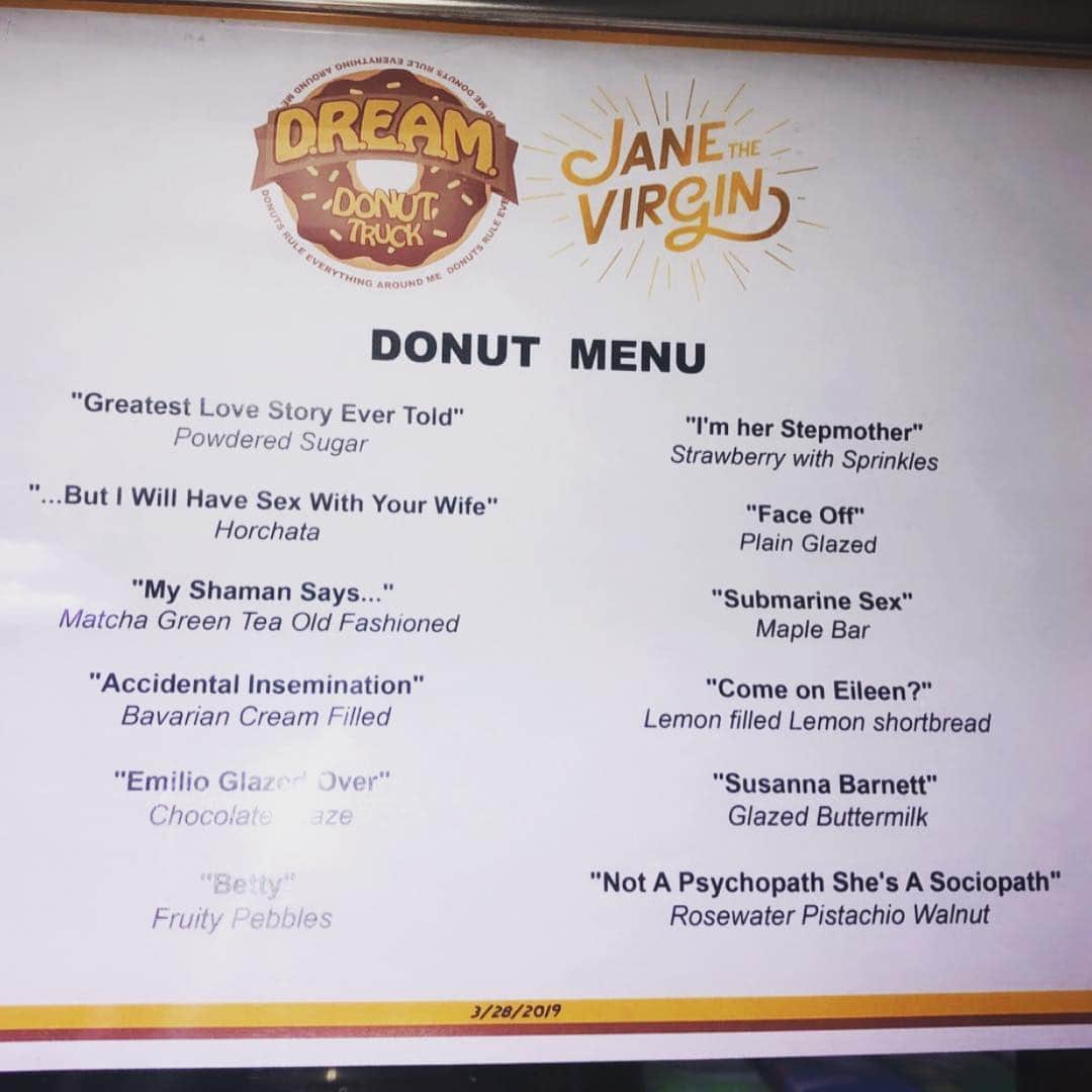 ブリジット・リーガンさんのインスタグラム写真 - (ブリジット・リーガンInstagram)「Thank you @DREAMdonutTruck for helping us thank our #JaneTheVirgin cast & crew (FAMILY) for 5 amazing seasons with the ultimate *on theme* sugar high! @CWJaneTheVirgin @thecw @yaritafrita #roisa 🍩🌹💯💀💕 (VIP donut shout outs to @carlodanterota @meganketch @elisabethrohm #tammycaplan who were such a big parts of telling Luisa & Rose’s story!)」3月30日 6時38分 - bridgetregan