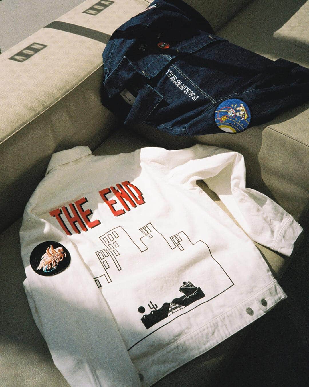 クロークさんのインスタグラム写真 - (クロークInstagram)「NGV x Darren Sylvester x Kloke Denim Jackets have landed and available exclusively @ngvdesignstore – Get down and check out the show! @darrensylvester @ngvmelbourne  _ #kloke #klokestore #NGVdesignstore #NGV #darrensylvester #collab #collaboration #art #design #fashion #denim #denimjacket #style #mood #light #colour #shoplocal」3月30日 6時59分 - kloke