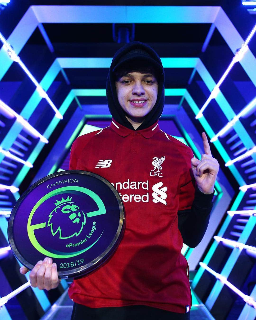 プレミアリーグさんのインスタグラム写真 - (プレミアリーグInstagram)「Introducing the inaugural #ePremierLeague Champion - @F2Tekkz 🏆」3月30日 6時59分 - premierleague