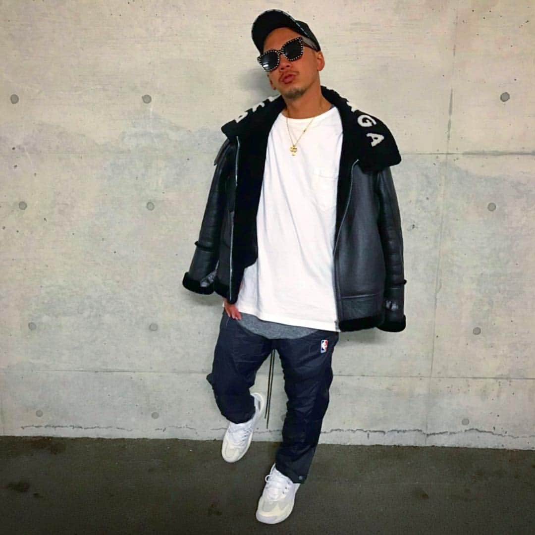 のインスタグラム：「HIPHOP聴き始めたあの頃じゃ日本武道館に出る日本人ラッパーなんか考えてもなかったけど… ・ ・ 今日明日は @ak69_official さんが武道館にてライブ🔥 ・ 頂点に立ってる今でも挑戦をやめない、見えない努力がこの結果を生み出してるのに違いない🔥 ・ ・ akさんの生き様を五感で味わってくる🔥 ・ ・ #イルマニア#ak69#mcma#日本武道館#武道館#hiphop#2days#ootd#fashion#music#vetements#balenciaga #illmatic#gucci#fearofgod #nike#chromehearts」