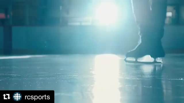 シャルリ・ビロドーのインスタグラム：「📺📺DEMAIN 📺📺 Les premières images de @lubov_ilyushechkina  et moi sur glace! ⛸🇨🇦 ・・・ #Repost @rcsports with @get_repost ・・・ Après sa 9e place aux Jeux de Pyeongchang en couple avec Julianne Séguin, @charliebilodeau a senti le besoin d'emprunter une nouvelle voie. . L'équipe Podium l'a suivi dans sa quête pour trouver une nouvelle partenaire et vous présente les premières images de son nouveau duo. . À découvrir samedi, dès 11 h (HAE), sur @icirctele. 📺📱🖥 . #patinageartistique #figureskating #jeuxolympiques #documentaire #olympiques #olympics #teamcanada #euipecanada #gocanadago #canada #lubovcharlie」