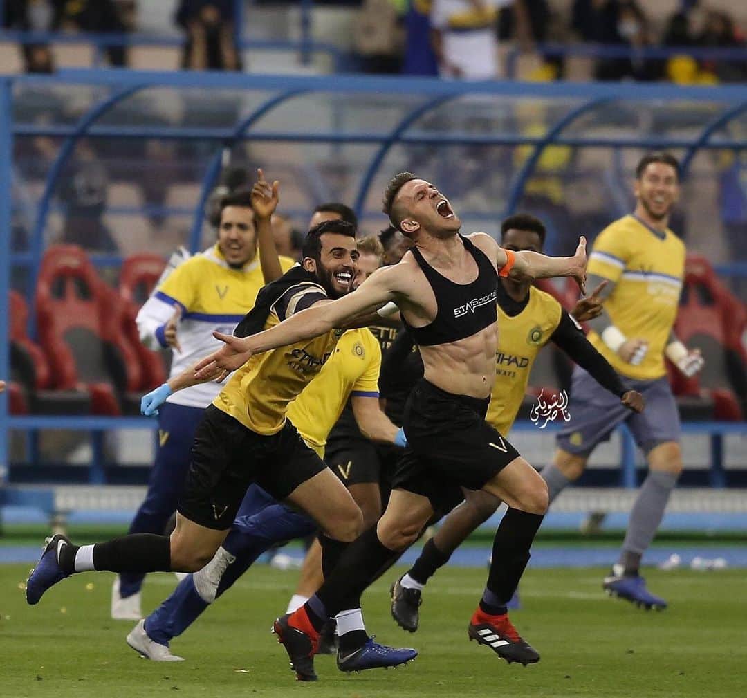 ブルーノ・ウビニのインスタグラム：「I will never forget this day in my life, Thank you God. 🙏🏼 Thanks to all my teammates and for all the fans, step by step with a lot of respect and hard work, we can do it. 💙💛」