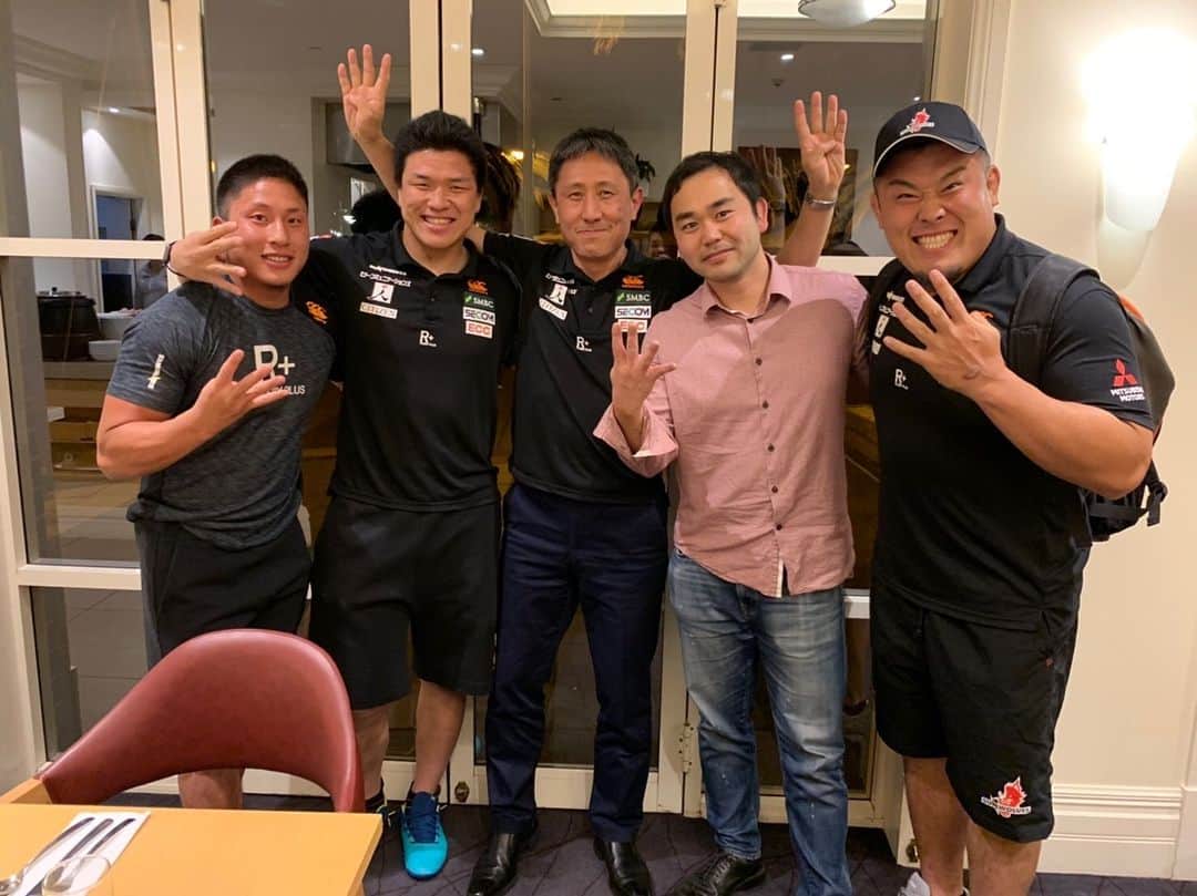 立川理道さんのインスタグラム写真 - (立川理道Instagram)「31-29 vsWaratahs 先週のライオンズ戦から短い準備期間の中で、チーム全員で勝ち取った勝利です！ サンウルブズでプレーして勝ったのは1年目以来で、すごい嬉しかったです！ また来週も試合が続くので、しっかり修正して準備したいと思います！  #sunwolves #セミエガちゃん #sakurakids  #チアリーダー #4年目メンバー」3月30日 7時23分 - harumichi1202