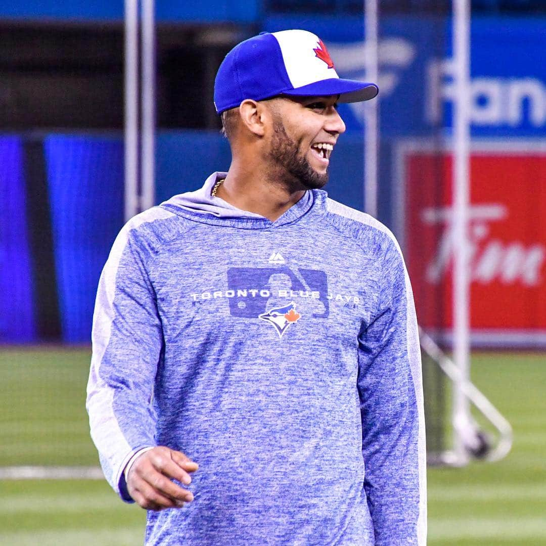 トロント・ブルージェイズさんのインスタグラム写真 - (トロント・ブルージェイズInstagram)「Are you extremely happy that baseball is back? SAME! 😀😃😃 #LetsGoBlueJays⁠ ⁠」3月30日 7時16分 - bluejays