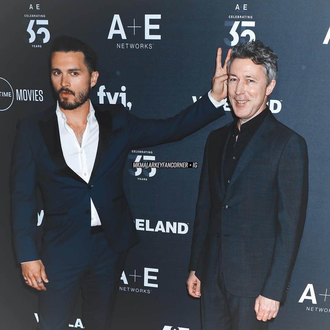 マイケル・マラーキーのインスタグラム：「✌🏽 #upfronts2019 #projectbluebookseason2 ・・・ #Repost @mkmalarkeyfancorner」