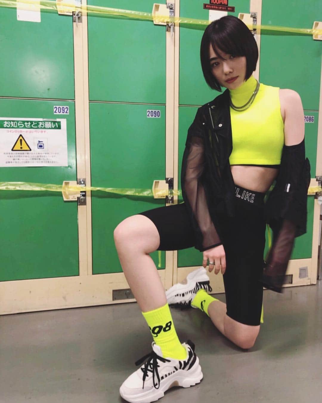 Mikako さんのインスタグラム写真 - (Mikako Instagram)「最高なスタイリングありがとうございます！！ サイクルパンツは普段も履くくらい好きなアイテムで衣装で着れる時めちゃくちゃ嬉しかった。😹👖 styling : @keikohitotsuyama」3月29日 22時23分 - mikako_faky