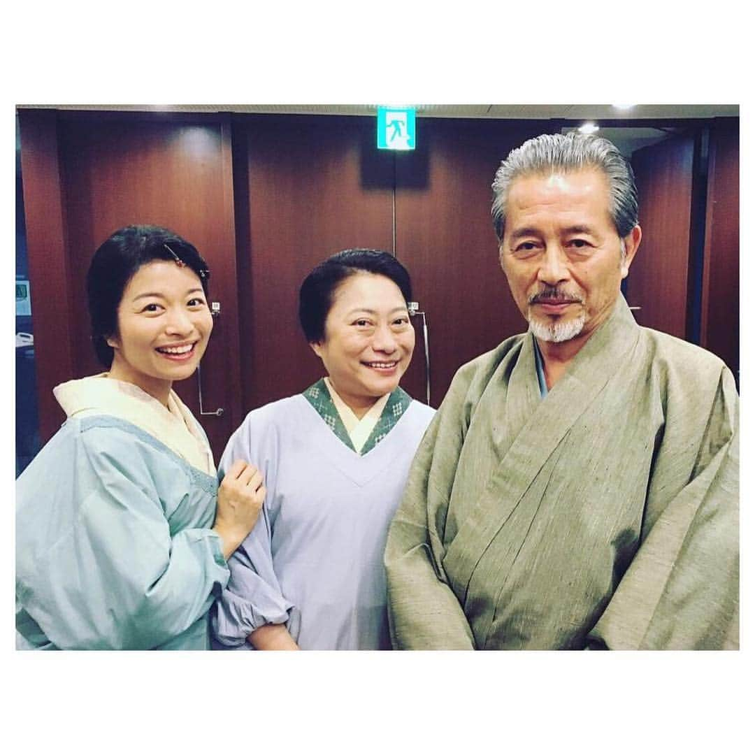 三倉茉奈さんのインスタグラム写真 - (三倉茉奈Instagram)「ふたりっ子(1996) だんだん(2008) べっぴんさん(2016)  朝ドラとの出会いがあって、今の私があります。 23年前のふたりっ子がなければこの道には進めなかった。 10年前のだんだんがなければ、役者という仕事を続ける勇気が持てなかった。べっぴんさんでまた呼んでいただけて、本当に嬉しかった。人生の節目節目に朝ドラの存在があります。いつかお母さん役、そしていつかはおばあちゃん役で、もしくは意外な役で…朝ドラに関わりたいなぁ。ドラマを観てくださっていた皆さん、支えて下さったスタッフキャストの皆さんに、感謝。 #朝ドラ #ふたりっ子 #だんだん #べっぴんさん #朝ドラ100 #全部見せますスペシャル #懐かしい作品がたくさんありましたね」3月29日 22時36分 - mana_mikura_official