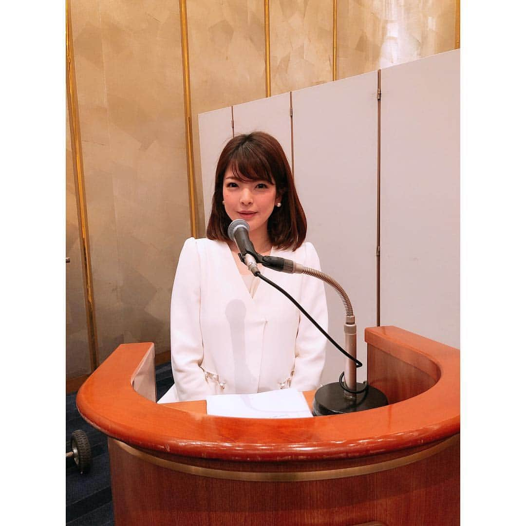 倉窪莉沙さんのインスタグラム写真 - (倉窪莉沙Instagram)「* 昨日はとある会社の東証一部指定記念パーティーで司会を務めさせていただきました🎤お気に入りのペプラムジャケットでビシッと✨無事終えることができて一安心☺️ . #アナウンサー #ママ時々アナウンサー #司会 #一期一会 #リーガロイヤルホテル大阪」3月29日 22時48分 - risa_kurakubo