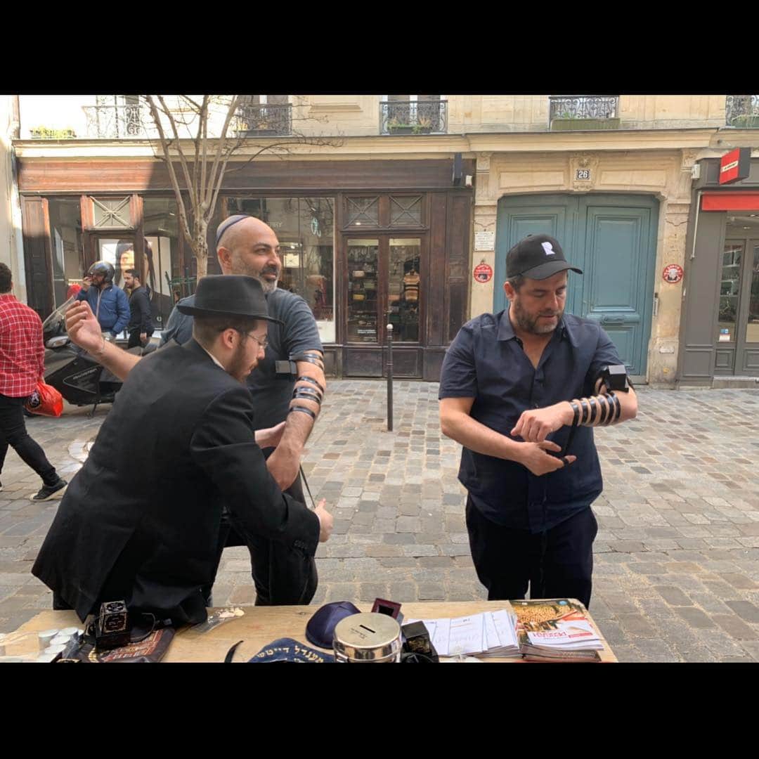 ブレット・ラトナーさんのインスタグラム写真 - (ブレット・ラトナーInstagram)「On the streets of Paris on the first day of the next 50 Years!!」3月29日 22時45分 - brettrat