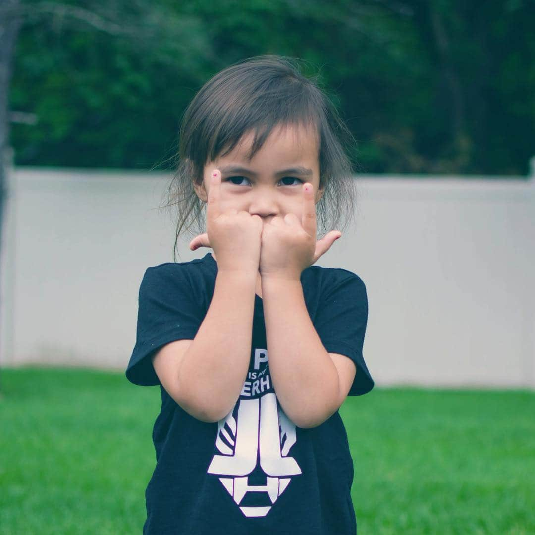 レイドバック・ルークさんのインスタグラム写真 - (レイドバック・ルークInstagram)「My daughter turns a whole hand today! 🖐🏼 Happy 5th Birthday Meisje, Papa misses you ♥️. . Deleted the other photo because @ashleynoel_xo had this in her archives. Looked much better than me eating at Starbucks talking about Ultra 😅😘」3月29日 22時51分 - laidbackluke