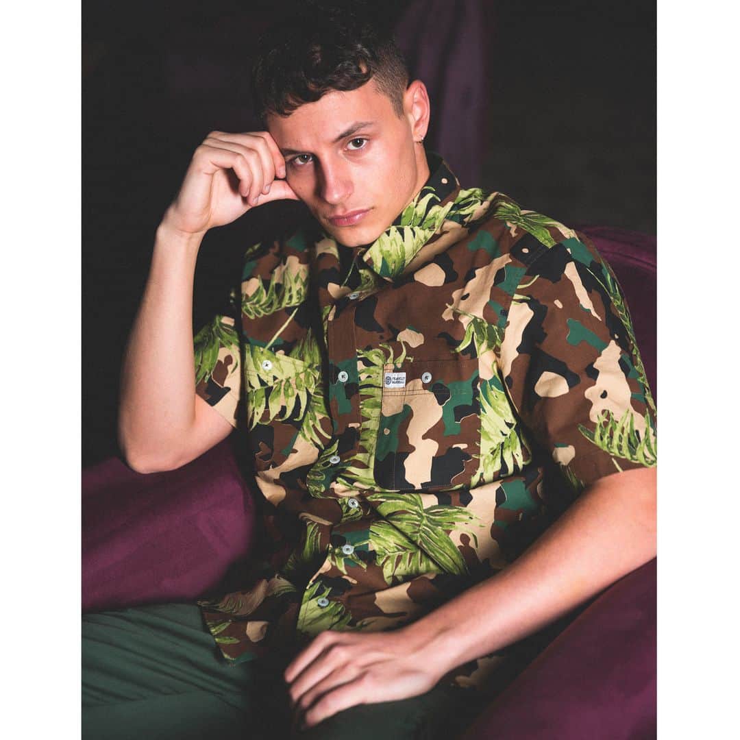 フランクリン&マーシャルのインスタグラム：「"Welcome to the jungle we've got fun and games"  #franklinandmarshall #fashion #fashionformen #outfit #outfitformen #ss19 #newseason #newcollection #sweatshirt #streetstyle #style #cool #attitude #details #jungle #shirt」