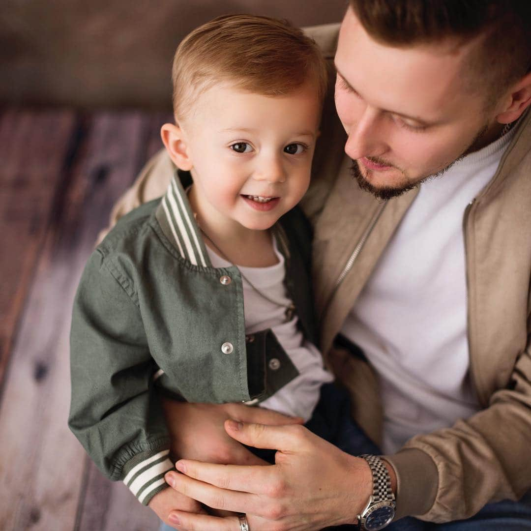 ライアン・ルアさんのインスタグラム写真 - (ライアン・ルアInstagram)「#happybirthday to our BIG 2️⃣ year old!  It is amazing how much joy you have brought into our lives lil man 🥳 Dad will always have your back!  We love you Rowan 🥰 #minime」3月29日 23時04分 - ryan_rua