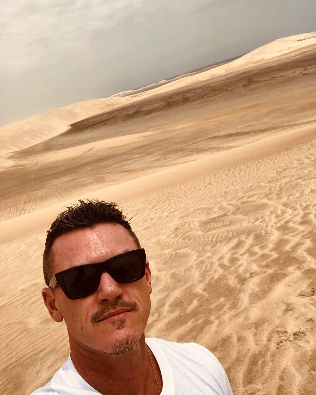 ルーク・エヴァンズさんのインスタグラム写真 - (ルーク・エヴァンズInstagram)「Sands are shifting ⏳ #happyfriday #weekend」3月29日 23時13分 - thereallukeevans