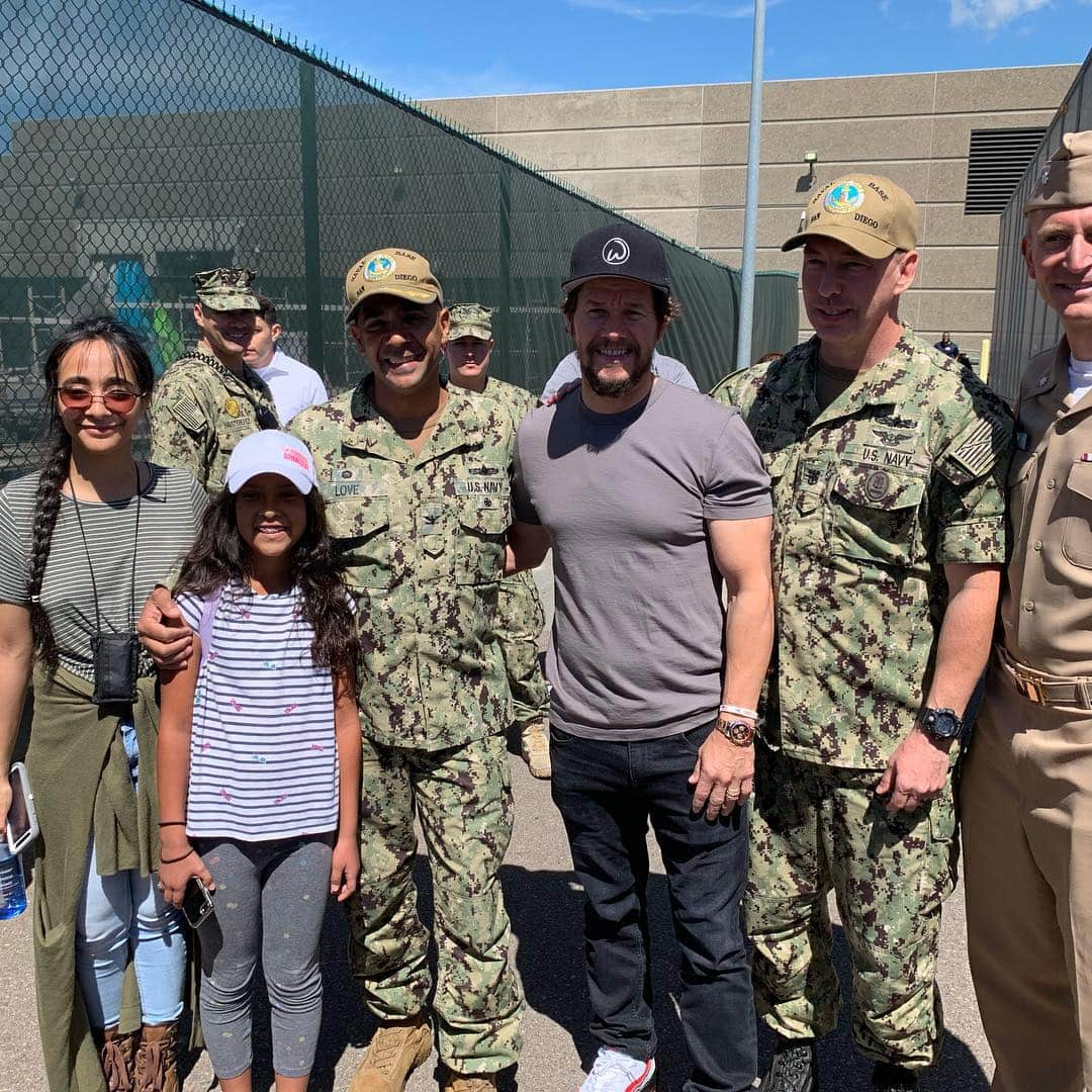 マーク・ウォールバーグさんのインスタグラム写真 - (マーク・ウォールバーグInstagram)「Had an awesome time hanging out with our heroes. I appreciate all you guys do for us. 🇺🇸🇺🇸🇺🇸⚓️⚓️❤️」3月29日 23時06分 - markwahlberg