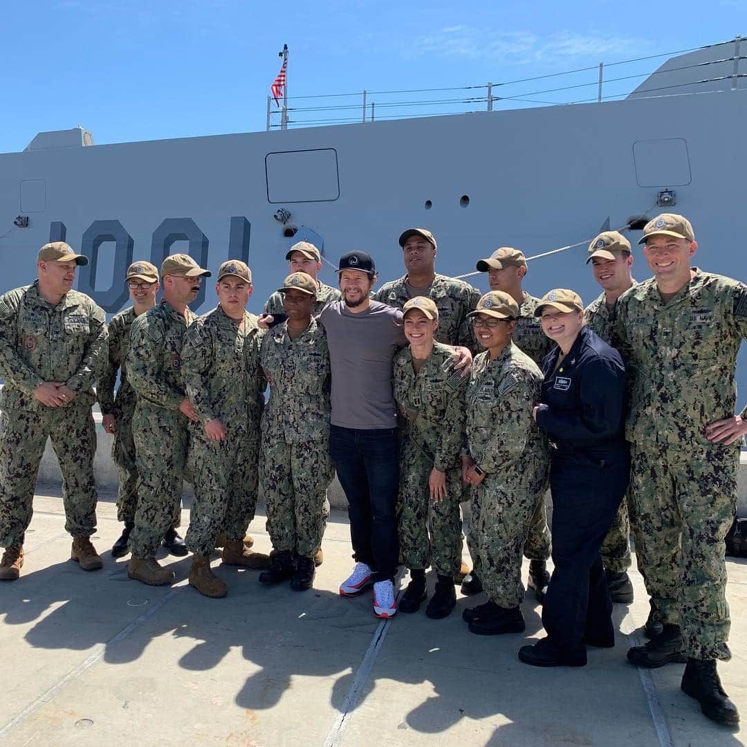 マーク・ウォールバーグさんのインスタグラム写真 - (マーク・ウォールバーグInstagram)「Had an awesome time hanging out with our heroes. I appreciate all you guys do for us. 🇺🇸🇺🇸🇺🇸⚓️⚓️❤️」3月29日 23時06分 - markwahlberg