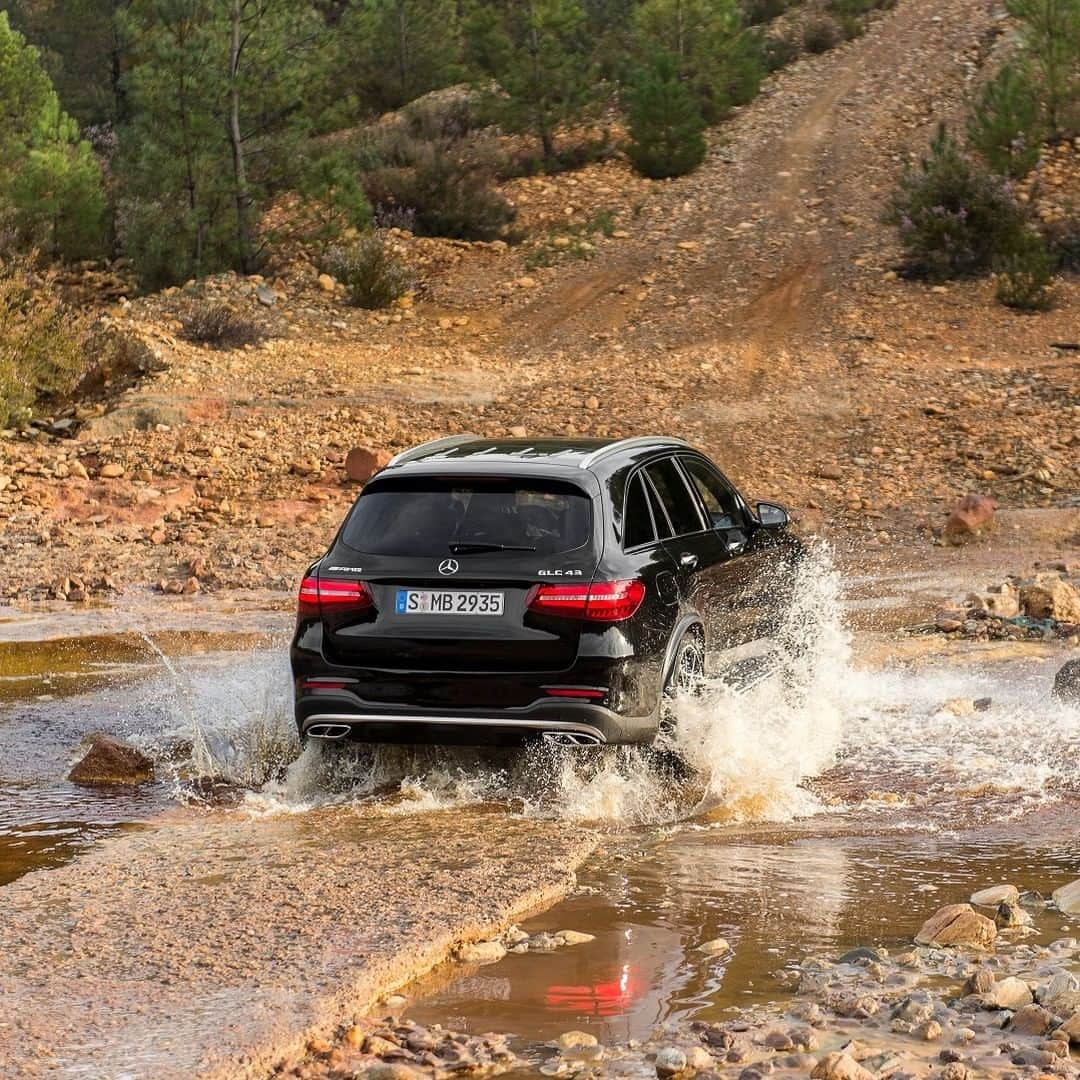 Mercedes AMGさんのインスタグラム写真 - (Mercedes AMGInstagram)「[Mercedes-AMG GLC 43 4MATIC | Fuel consumption combined: 9.8-9.7 l/100km | CO2 emissions combined: 224-220 g/km]  The weekend is here! What adventure do you have planned?  #MercedesAMG #AMG #GLC43 #DrivingPerformance #Power #Passion #Mercedes #AMG🔥 #Luxury #CarsofInstagram #InstaCar #Lifestyle」3月29日 23時10分 - mercedesamg