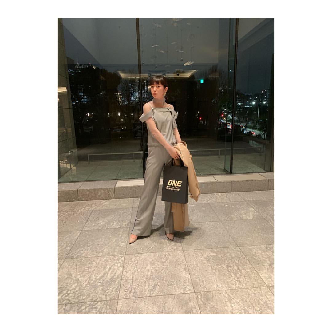 大友敏美さんのインスタグラム写真 - (大友敏美Instagram)「パーティー行かなあかんねんしてきた👯‍♀️🌸楽しい時間をありがとうございました☺️❤️IRENE安定抜群可愛いし、9cmヒールでも走れるonelast最強👗👠❣️ #ガラパーティー  #onechampionship #nielsen #anewera #ボクシング #新時代 #格闘技通信 #パーティー #party #l4l #ootd #IRENE #lecielbleu #展示会やってるよ @_irene__official_  #standing6 #onelast #オーダーメイドシューズ #ヒール @standing_6  #写メラマン張本 #しゃんきゅ #また近々😏 #👗 #👠 #チェケ #華金 #明日休み🥺 #投稿久々 #👯‍♀️ #ミスターベーター」3月29日 23時11分 - 1043me