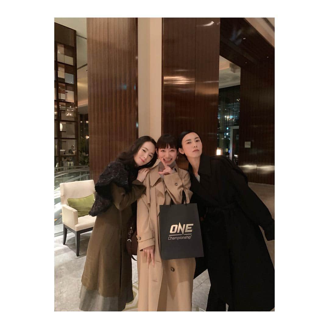 大友敏美さんのインスタグラム写真 - (大友敏美Instagram)「パーティー行かなあかんねんしてきた👯‍♀️🌸楽しい時間をありがとうございました☺️❤️IRENE安定抜群可愛いし、9cmヒールでも走れるonelast最強👗👠❣️ #ガラパーティー  #onechampionship #nielsen #anewera #ボクシング #新時代 #格闘技通信 #パーティー #party #l4l #ootd #IRENE #lecielbleu #展示会やってるよ @_irene__official_  #standing6 #onelast #オーダーメイドシューズ #ヒール @standing_6  #写メラマン張本 #しゃんきゅ #また近々😏 #👗 #👠 #チェケ #華金 #明日休み🥺 #投稿久々 #👯‍♀️ #ミスターベーター」3月29日 23時11分 - 1043me