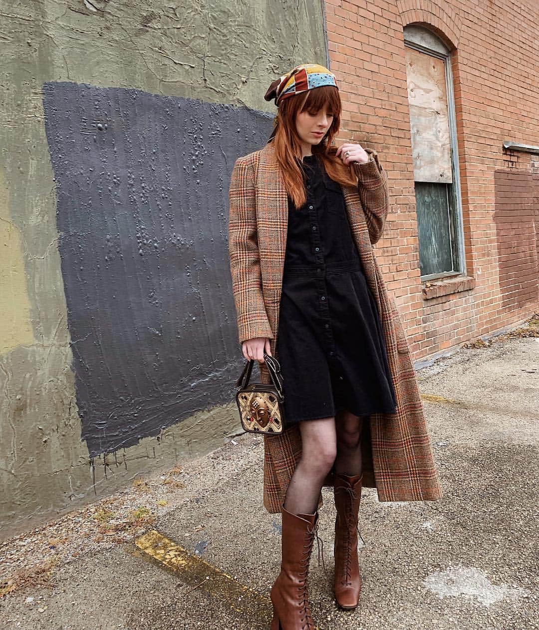 ジェーン・アルドリッジのインスタグラム：「Thrifted @billblassusa coat, thrifted corduroy dress, thrifted scarf, 90s @prada boots, and the little @wunderkind_official fall 2011 purse I can’t seem to stop using ❤️」