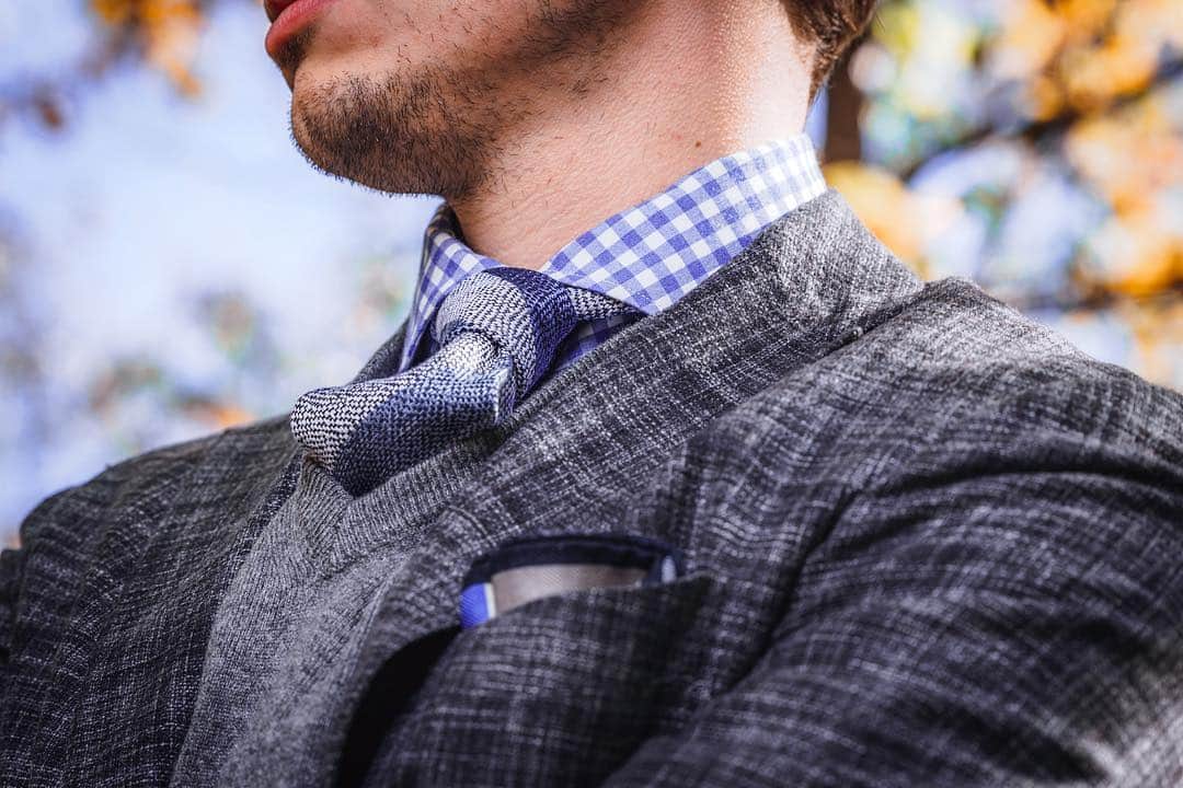 のインスタグラム：「When all the pieces fit together. . . 📸 by @ccjenkinsphoto . . #ties #menswear #mensclothing #suit #suitandtie #pocketsquares #dressshirt #OOTD #Fashion #MensFashion」