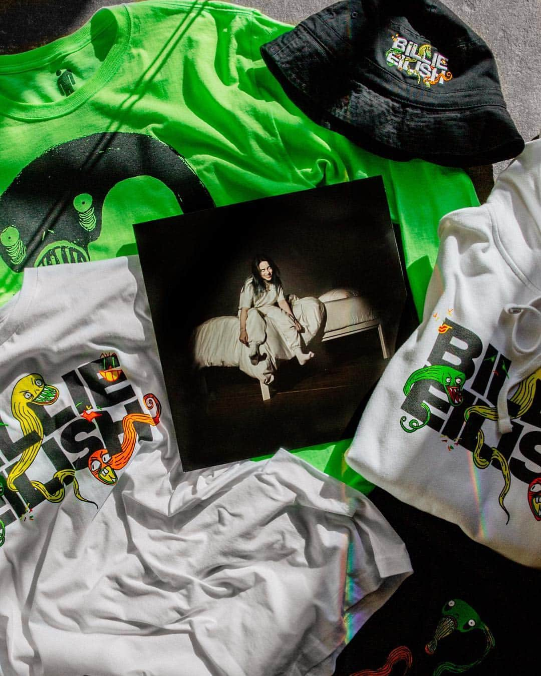 Urban Outfittersさんのインスタグラム写真 - (Urban OutfittersInstagram)「Happy Billie Eilish Day! The new album When We All Fall Asleep, Where Do We Go? from @wherearetheavocados is available on vinyl at UO along with her new merch collection. Want to win a vinyl signed by Billie? Comment with your favorite song from the album and we'll randomly select a winner by Sunday, 3/31. #UOMusic」3月29日 23時21分 - urbanoutfitters